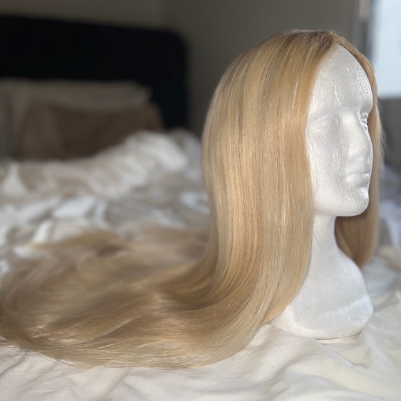Luxury 24” Platinum Blonde Front Lace Wig – 100% Human Hair – Worn Once - Picture 3 of 9